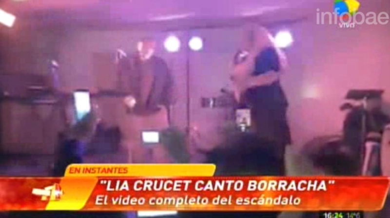 ACUSAN A LÍA CRUCET DE PRESENTARSE BORRACHA A UN SHOW