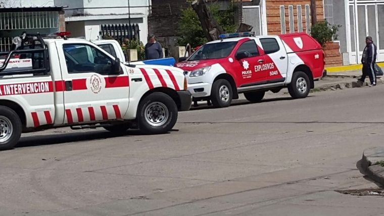 Hallaron granada en una casa y evacuaron escuela