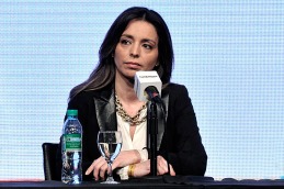 Para Mariana Zuvic, Carbone 