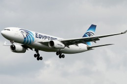 Expertos franceses detectan rastros de TNT en los restos del avión de Egyptair