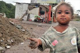 Familia tipo necesita $12.500 para no caer en la pobreza