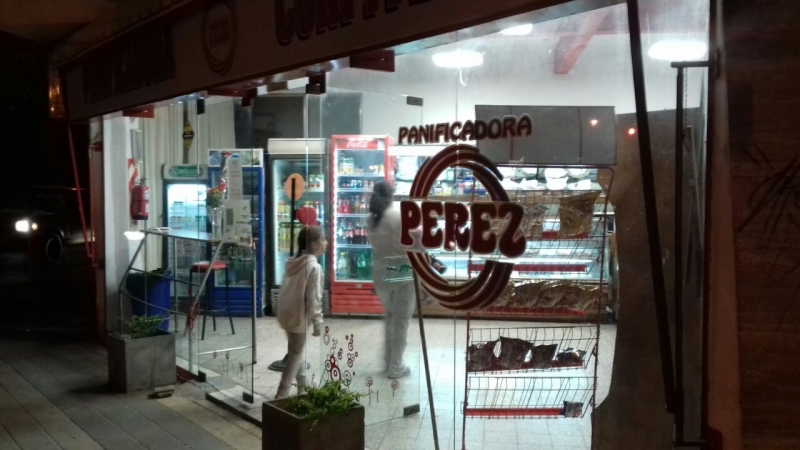 Asaltaron una sucursal de la panadería Perez