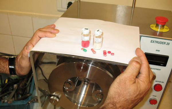 La UNL avanza en la producción de medicamentos