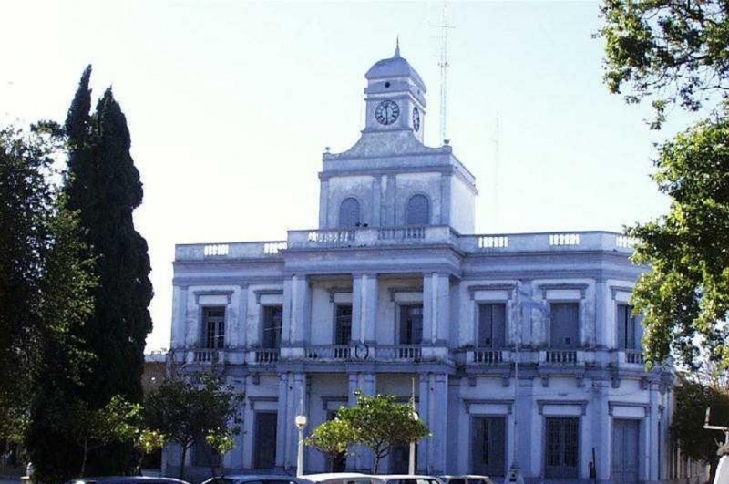Policía baleado tras intentar defender a su hermana