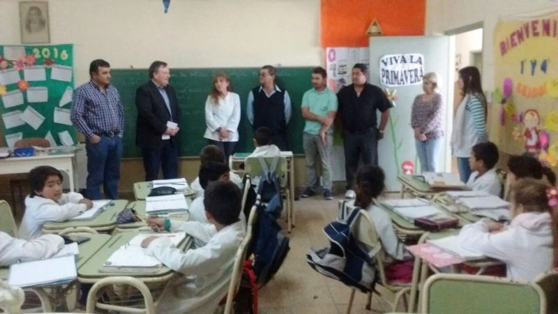 Michlig entregó $ 80 mil a Escuelas 