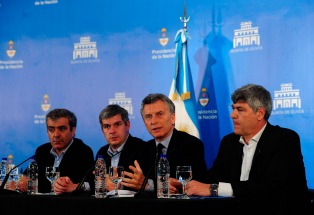 El Gobierno anuncia la baja gradual de 0.5 puntos a la soja