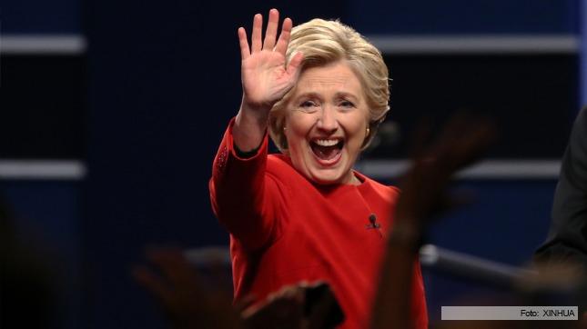 Hillary busca el voto femenino, luego de los traspiés de Trump
