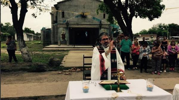 Los vecinos del cura hallado muerto realizan una marcha de silencio
