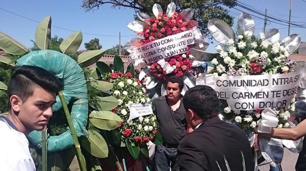 Una multitud despide al sacerdote Viroche en el velatorio y rechazan la hipótesis del suicidio