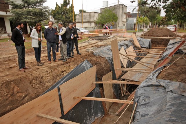 Avanza a buen ritmo la obra del desagüe en Padre Genesio