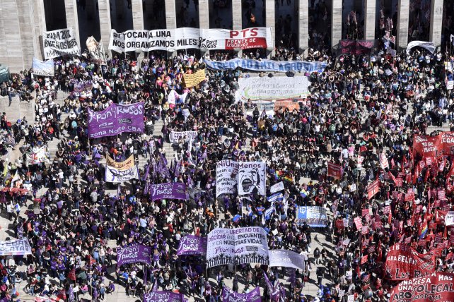 Con un encendido discurso se inauguró el Encuentro Nacional de Mujeres