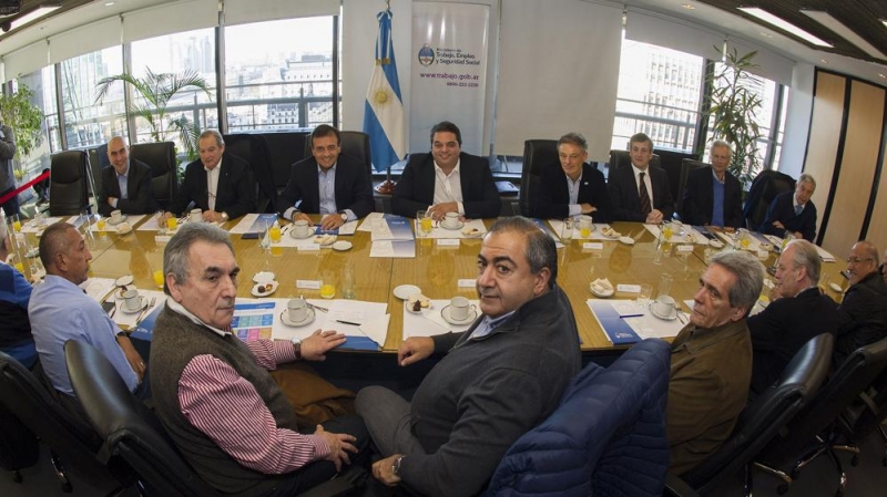 El Gobierno recibe a la CGT en un intento por desactivar el paro