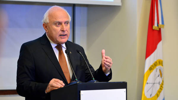 Lifschitz no tiene previsto un bono de fin de año