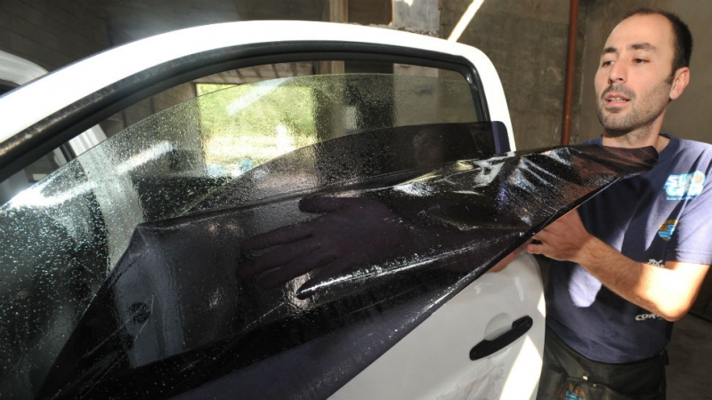 Seguridad Vial analizará la norma que permite el polarizado parcial
