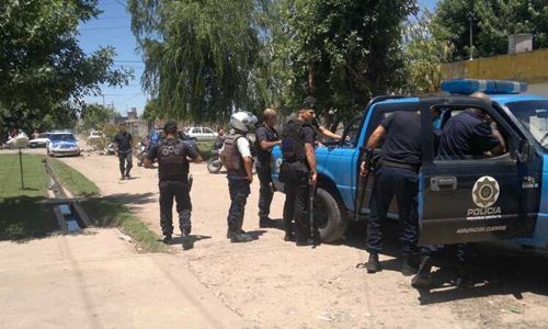 Quiso intimidar a la policía con un arma tumbera pero terminó detenido