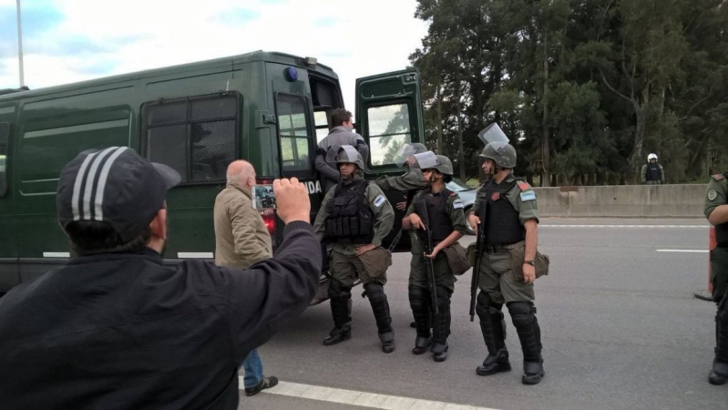 Denuncian que Gendarmería espía a organizaciones sociales