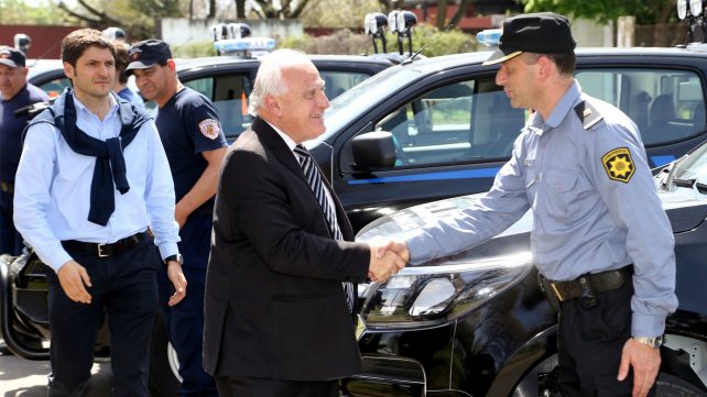 Lifschitz entregó nuevas camionetas a la Unidad Regional I de Policía de Santa Fe