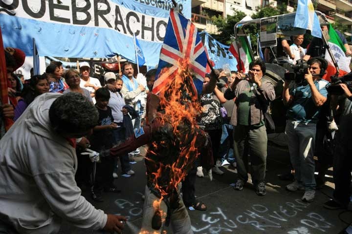 Marcha contra los ejercicios militares británicos en Malvinas
