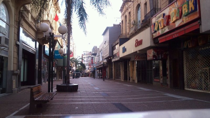 Un nene de 12 años apuñaló a otro de 11 en la peatonal