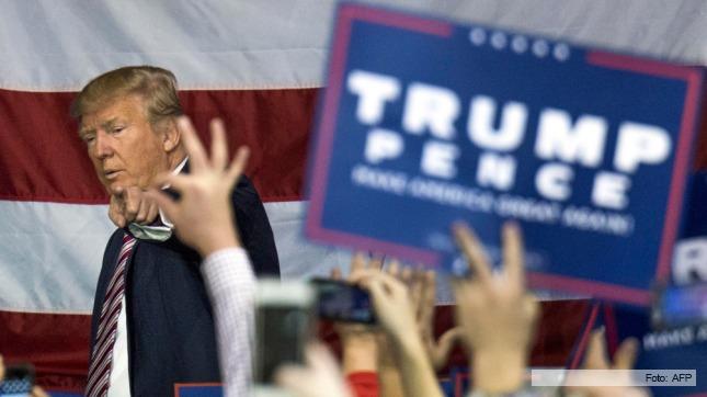 El Obamacare da a Trump munición contra Clinton