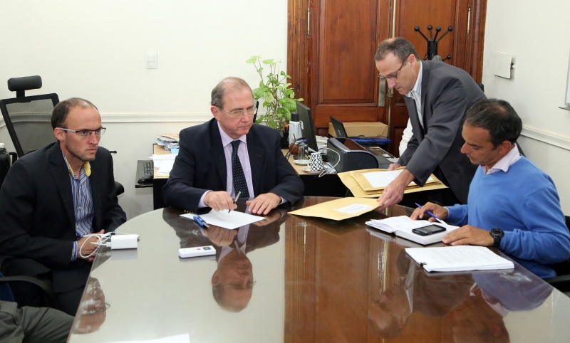 Licitaron obras para los hospitales Iturraspe y Mira y López 