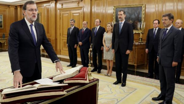 Rajoy juró su cargo de presidente ante el rey Felipe VI y se dispone a nombrar al nuevo gabinete