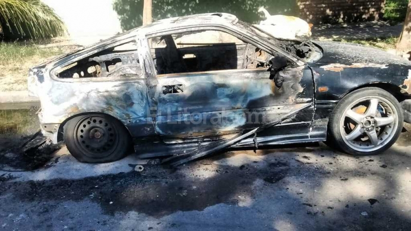Quemaron un vehículo en barrio El Pozo