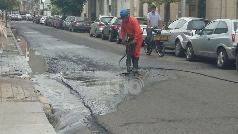 Se rompió otro caño de ASSA en 4 de enero y Juan de Garay