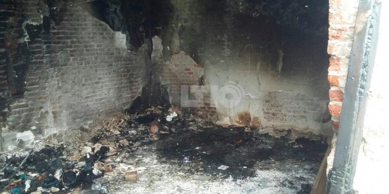 Hallan un hombre muerto en una casilla incendiada