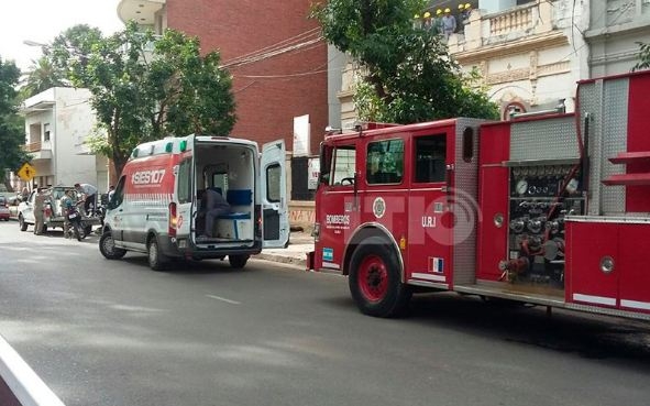 Dos obreros cayeron de un 4º piso