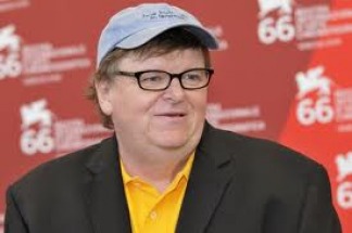 Michael Moore predijo que Trump no terminará su mandato