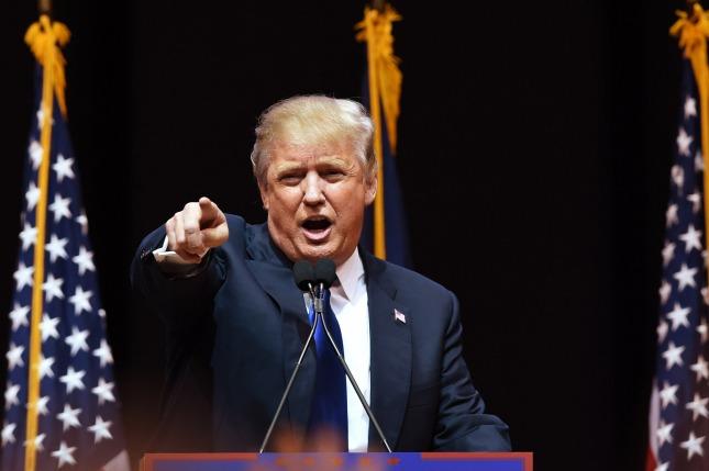 Trump prometió deportar de inmediato a dos o tres millones de inmigrantes sin documentos