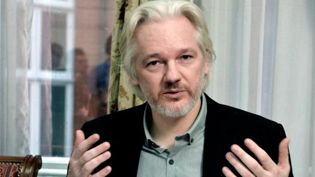 Julian Assange declaró ante la fiscalía sueca por un delito de violación