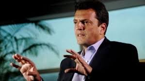 Massa formalizó su proyecto que eleva el mínimo no imponible