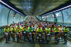 Más de mil ciclistas unieron Santa Fe y Paraná 