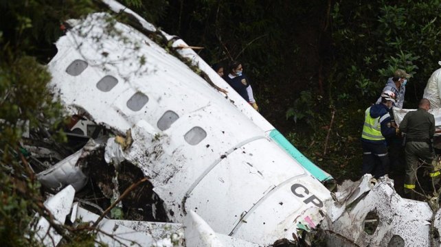Apuntan a que el piloto no declaró a tiempo la emergencia