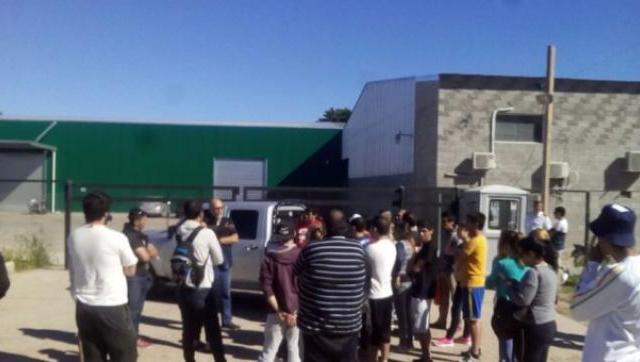 La empresa Nevares despidió a 20 empleados por turno