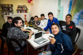 Ocho de cada diez noticias asocian a los adolescentes con el delito