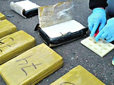 Detienen un auto con 52 kg de cocaína