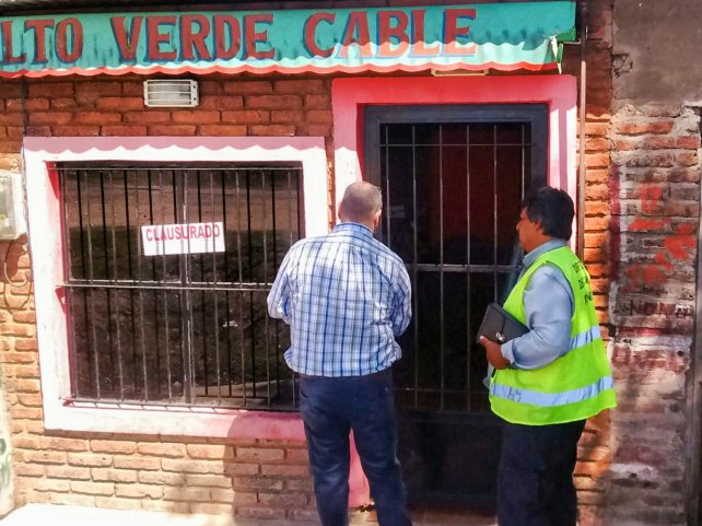 Clausuran un local que distribuía señal de cable de manera ilegal