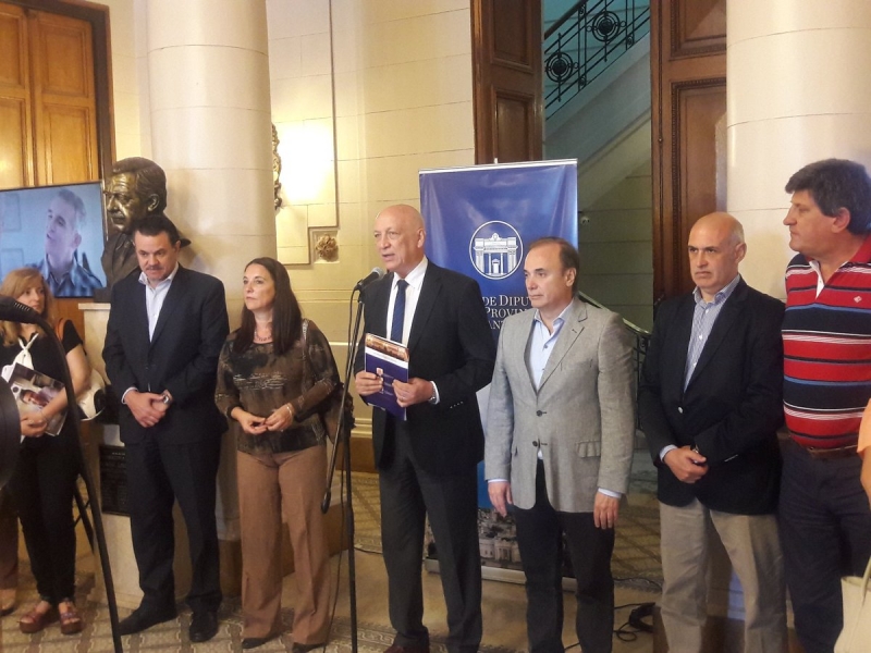 “No veo por qué una elección va a romper un frente