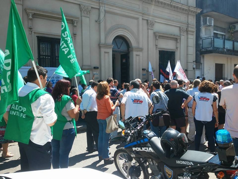 Trabajadores de Radio Nacional Santa Fe realizan un paro