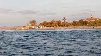 Aguas cálidas y ambiente familiar en Punta Sal