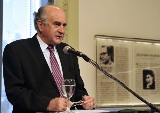 Denuncian a Parrilli, 