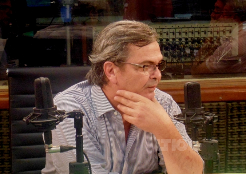 “No es lo mismo echar científicos a incorporar menos becarios”