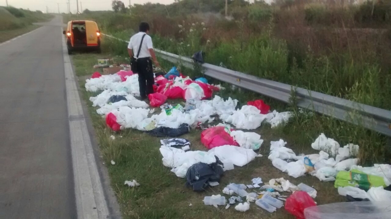 Clausuraron 2 locales que arrojaban residuos patológicos en reservorio