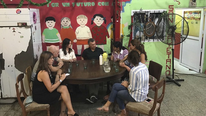 Macri visitó el comedor comunitario Los Piletones 