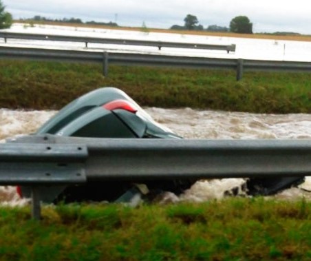 Un auto cayó a un río en Ramallo y murieron dos personas