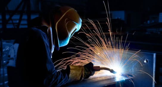 La industria local cayó menos que el promedio nacional