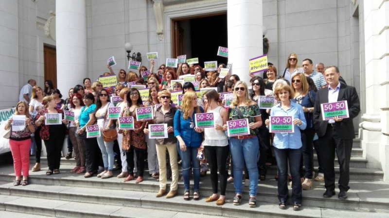 Las mujeres llevan al gobernador el pedido de paridad